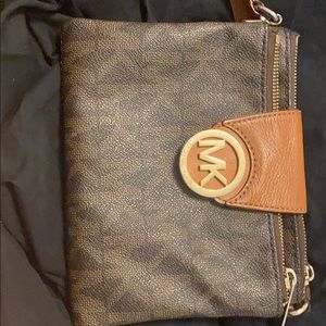 Small Micheal Kors crossbody